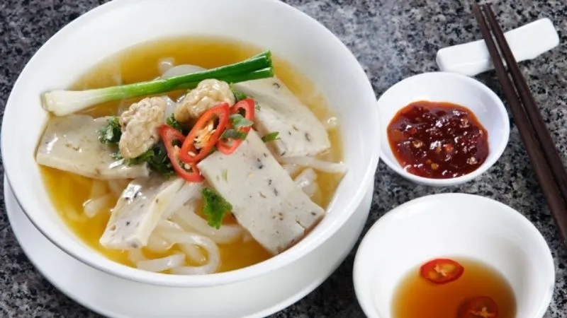 10 quán bánh canh chả cá ở Nha Trang ngon nứt vách