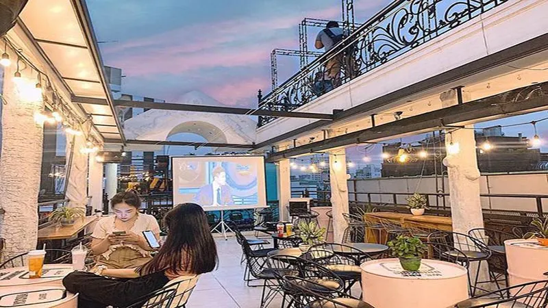 10 quán cà phê rooftop ở Sài Gòn, được giới trẻ check-in ‘sống ảo’ cực chất