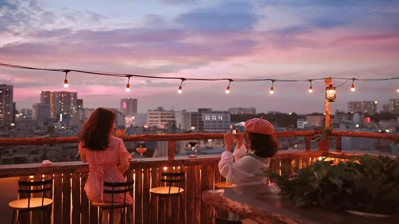 10 quán cà phê rooftop ở Sài Gòn, được giới trẻ check-in ‘sống ảo’ cực chất