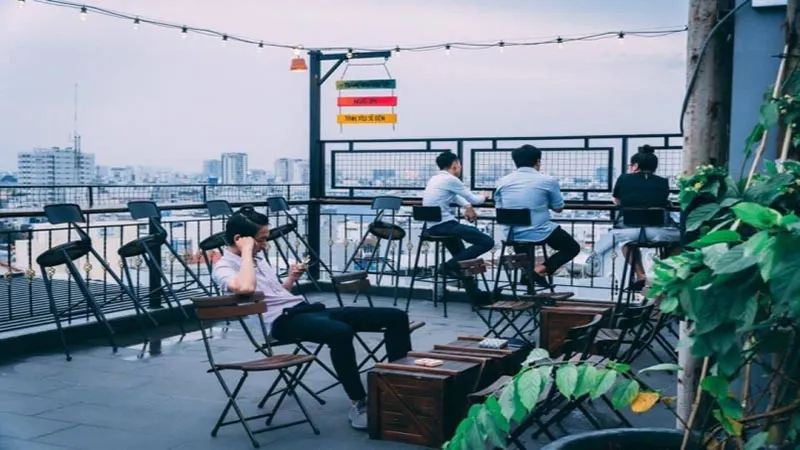 10 quán cà phê rooftop ở Sài Gòn, được giới trẻ check-in ‘sống ảo’ cực chất