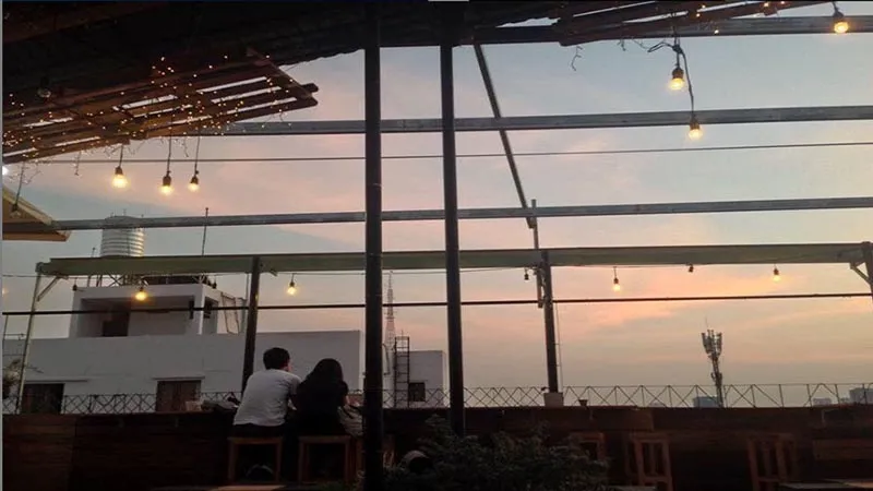 10 quán cà phê rooftop ở Sài Gòn, được giới trẻ check-in ‘sống ảo’ cực chất