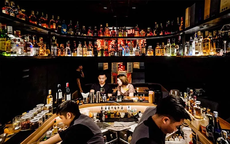 10 quán cocktail bar chill nhẹ ở Sài Gòn sầm uất giá bình dân