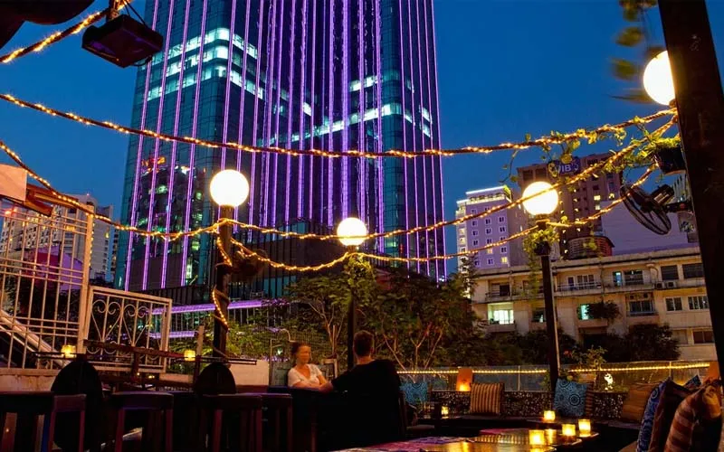 10 quán cocktail bar chill nhẹ ở Sài Gòn sầm uất giá bình dân