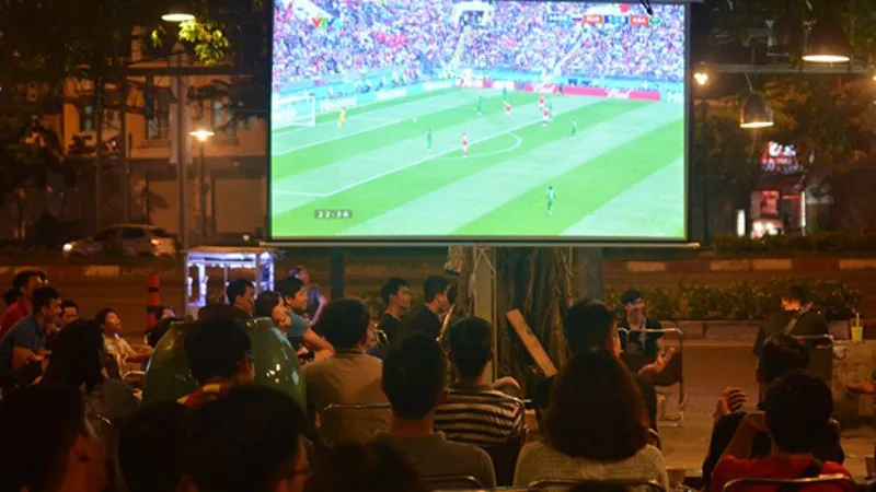 50+ quán cà phê xem bóng đá ở Sài Gòn sôi động, cuồng nhiệt