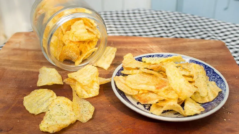 6 cách làm bim bim khoai tây bong bóng giòn tan đơn giản tại nhà