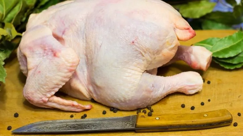 Cách chọn thịt gà ngon cho bữa cơm gia đình