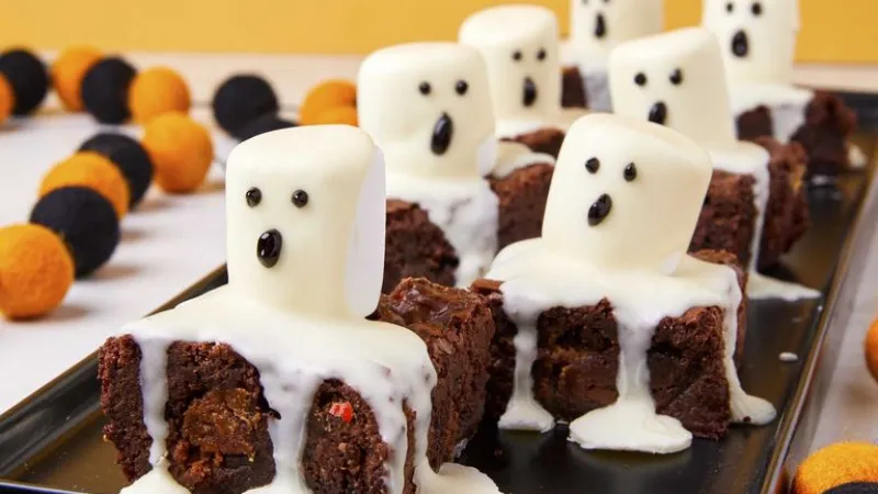 Cách làm bánh brownie con ma cho ngày Halloween thêm vui nhộn