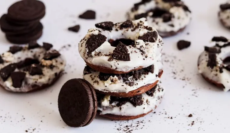 Cách làm bánh donut Oreo béo thơm, dễ làm, bé nhà thích mê