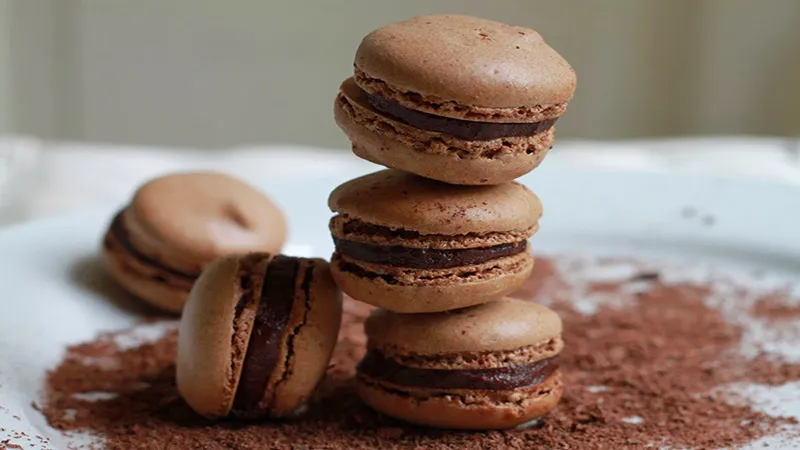 Cách làm bánh macaron socola cà phê thơm ngon chuẩn vị Pháp tại nhà