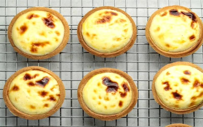 Cách làm bánh tart mặn phủ phô mai bằng nồi chiên không dầu