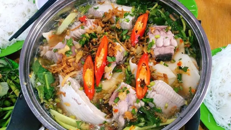 Cách làm canh chua cá đuối lá me non chua ngọt, chinh phục cả nhà