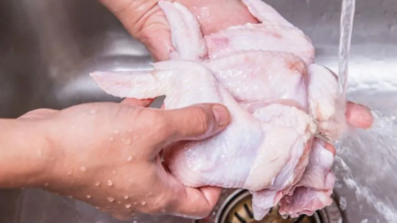 Cách làm gà chiên sốt trứng muối vỏ giòn, đậm đà, chiêu đãi cả nhà cuối tuần