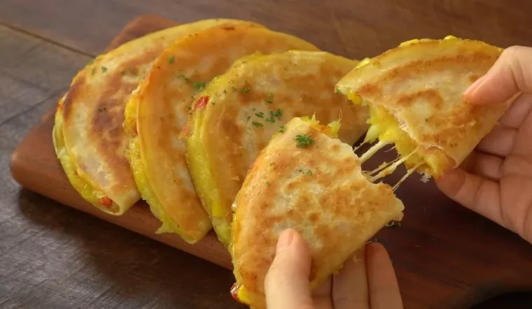 Cách làm món taco khoai lang giòn rụm, béo thơm như ngoài hàng