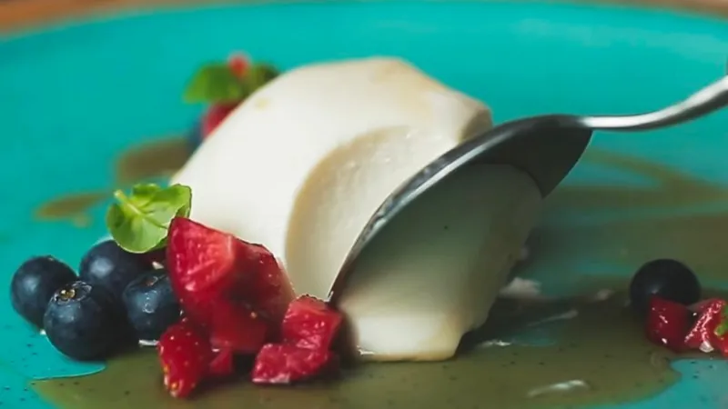 Cách làm panna cotta dừa ngọt thơm mịn màng cực hấp dẫn tại nhà