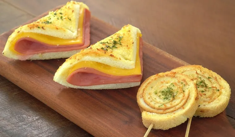 Cách làm sandwich phô mai bơ tỏi chiên giòn cho buổi sáng