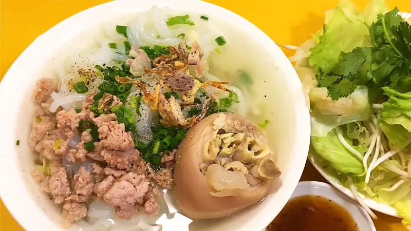 Cách nấu bánh canh giò heo ngon ngọt, nước dùng trong, đậm vị