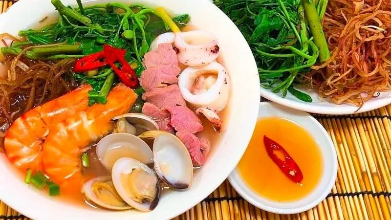 Cách nấu bún Thái chua cay, đậm đà chuẩn vị từ gói sốt Tom Yum