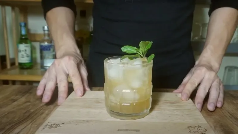 Cách pha chế Whiskey Sour cocktail lạ miệng, kích thích vị giác