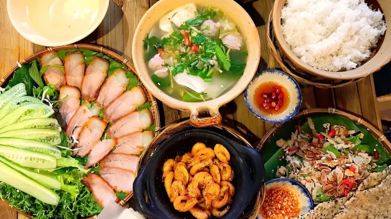 Cơm quê Mười Khó của Trường Giang đã mở chi nhánh thứ 3 có gì hút khách?