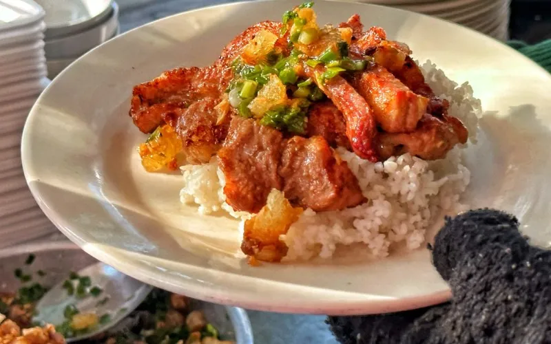 Cơm tấm ‘mắc nhất Hóc Môn’ từ 60.000 đồng/dĩa khách vẫn ghé ăn, 1 tiếng là hết