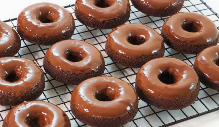 Công thức làm donut socola ăn hoài không ngán