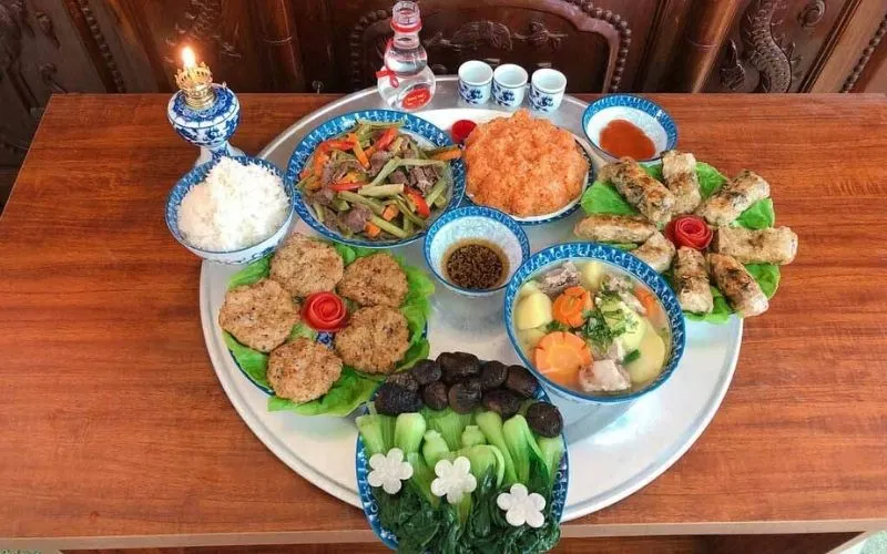 Cúng rằm tháng 7 nên cúng chay hay mặn