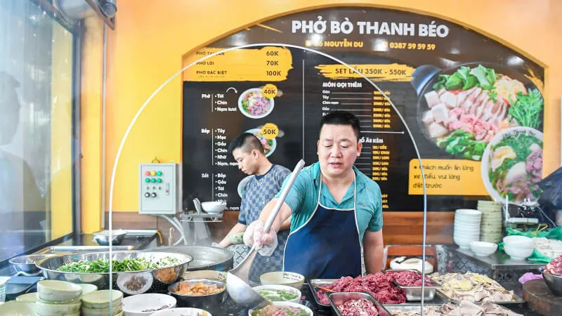 Độc đáo phở chan cơm nguội đầy hoài niệm giữa lòng Hà Nội