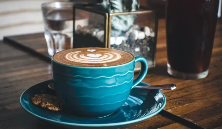 Flat White là gì ? Cách phân biệt với latte