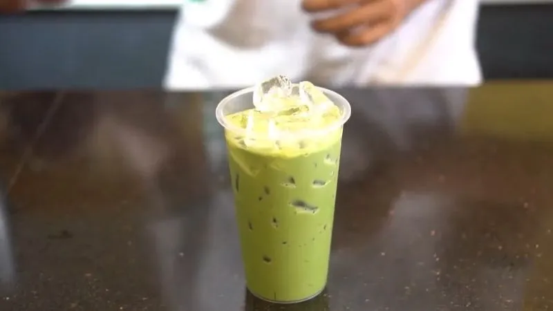 Hướng dẫn cách làm matcha latte đá thanh mát, thơm mùi matcha tại nhà