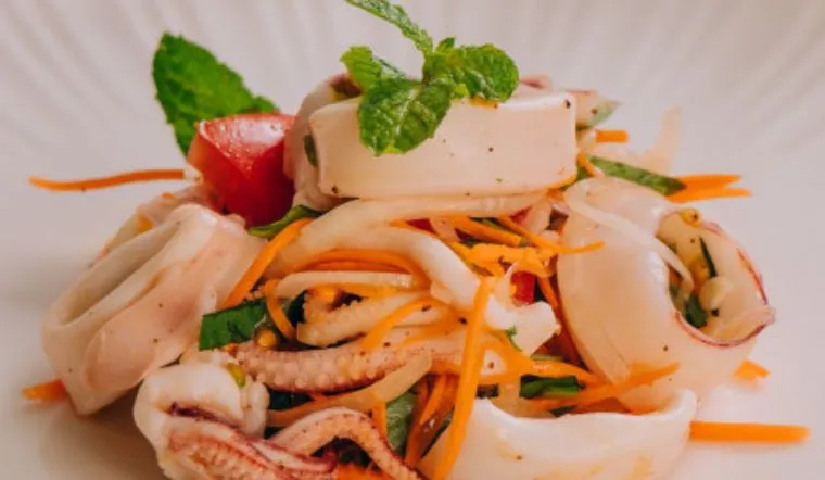 Hướng dẫn làm salad mực chua ngọt đổi vị cả nhà