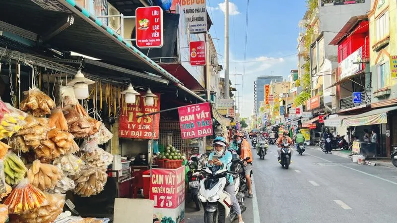 Khu ẩm thực mới toanh ở trung tâm TP Hồ Chí Minh khiến giới trẻ ‘rần rần’