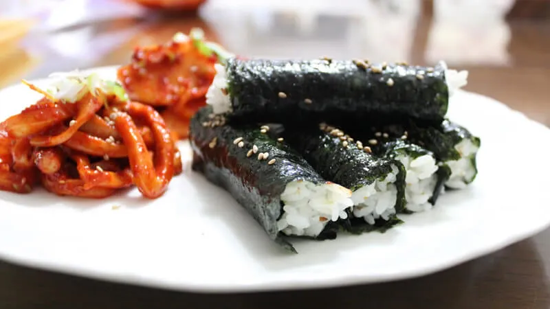 Kimbap là gì? Phân biệt sushi và kimbap? Cách bảo quản kimbap qua đêm