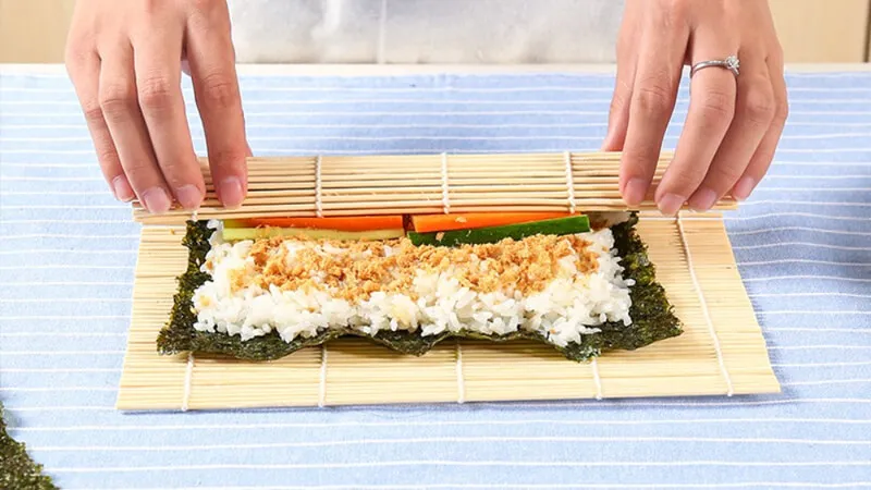 Kimbap là gì? Phân biệt sushi và kimbap? Cách bảo quản kimbap qua đêm