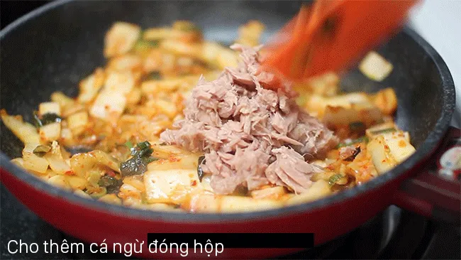 Làm món cơm rang kim chi chuẩn vị Hàn trong 15 phút