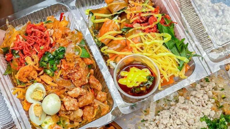 Lưu ngay 8 hàng bánh tráng topping phủ phê, ăn là ghiền tại Sài Gòn