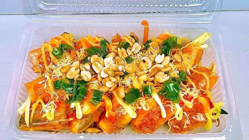 Lưu ngay 8 hàng bánh tráng topping phủ phê, ăn là ghiền tại Sài Gòn