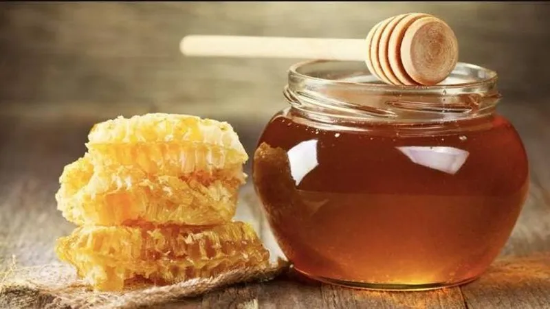 Mật ong bao nhiêu calo? Công dụng của mật ong?