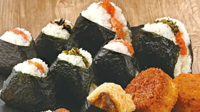 Onigiri là gì? Tổng hợp các loại Onigiri thơm ngon, chuẩn Nhật,