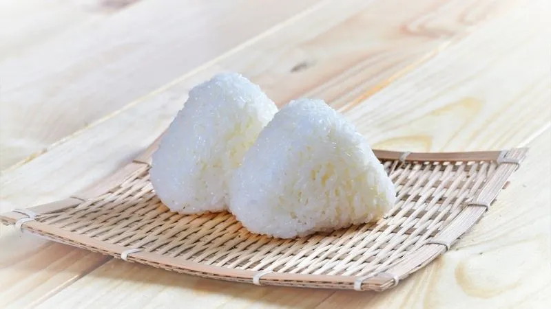 Onigiri là gì? Tổng hợp các loại Onigiri thơm ngon, chuẩn Nhật,