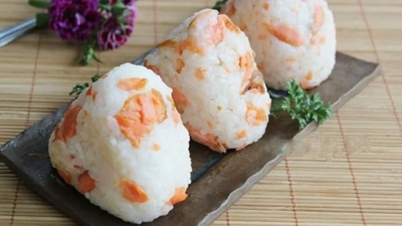 Onigiri là gì? Tổng hợp các loại Onigiri thơm ngon, chuẩn Nhật,