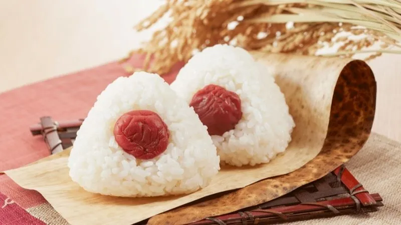 Onigiri là gì? Tổng hợp các loại Onigiri thơm ngon, chuẩn Nhật,