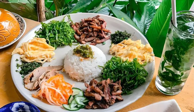 Thưởng thức cơm âm phủ – Tinh hoa ẩm thực xứ Huế