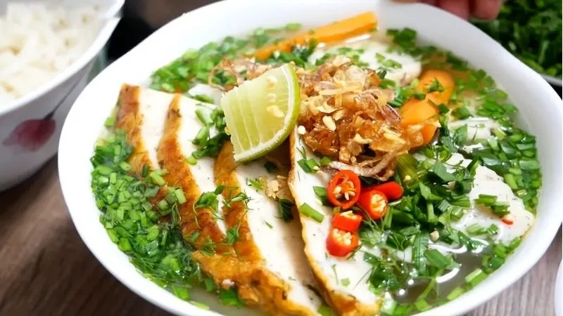 Trổ tài làm bánh canh chả cá đơn giản, thơm ngon cho cả nhà cùng thưởng thức